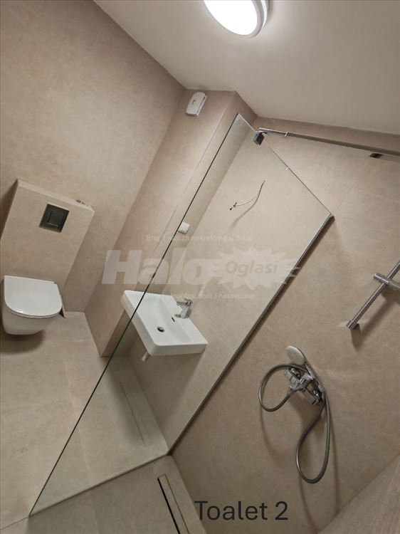 Kancelarijski prostor 76.5m2 + terasa — 4