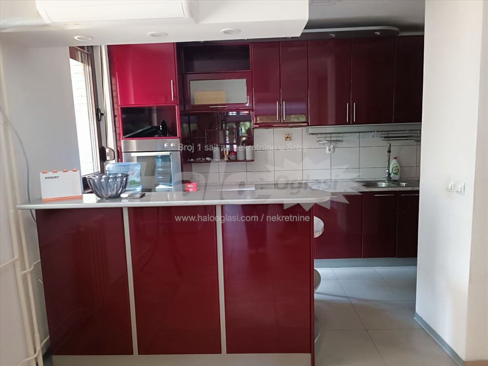 Kancelarijski prostor 83m2 + terasa, namešten — 8
