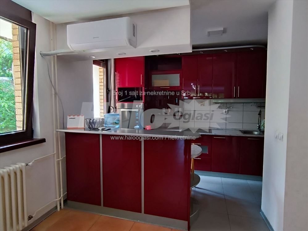 Kancelarijski prostor 83m2 + terasa, namešten — 9