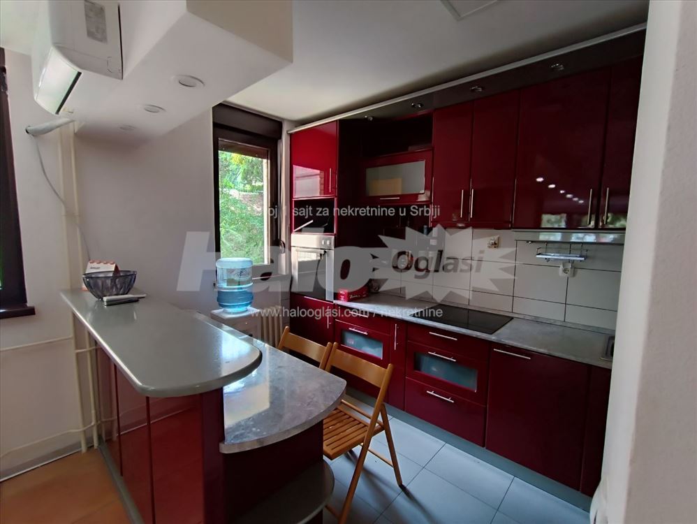 Kancelarijski prostor 83m2 + terasa, namešten — 10