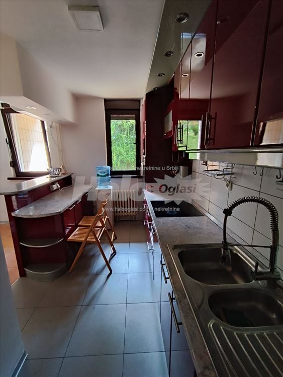 Kancelarijski prostor 83m2 + terasa, namešten — 11