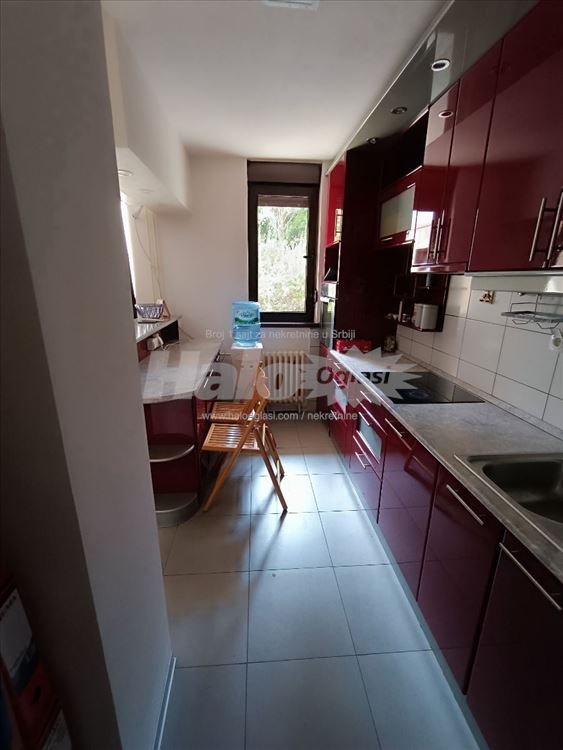 Kancelarijski prostor 83m2 + terasa, namešten — 12