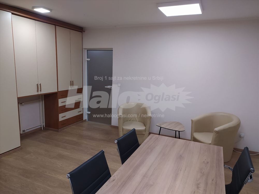 Kancelarijski prostor 83m2 + terasa, namešten — 13