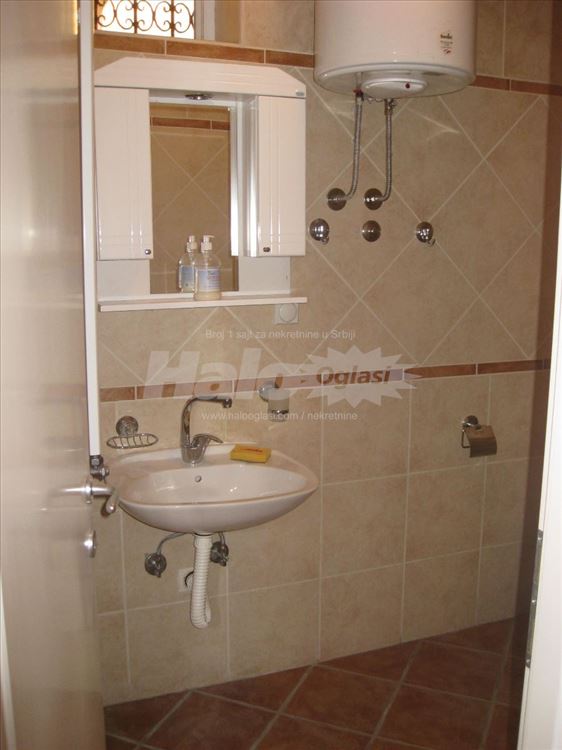 Kancelarijski prostor sa mini kuhinjom suteren 51m — 3