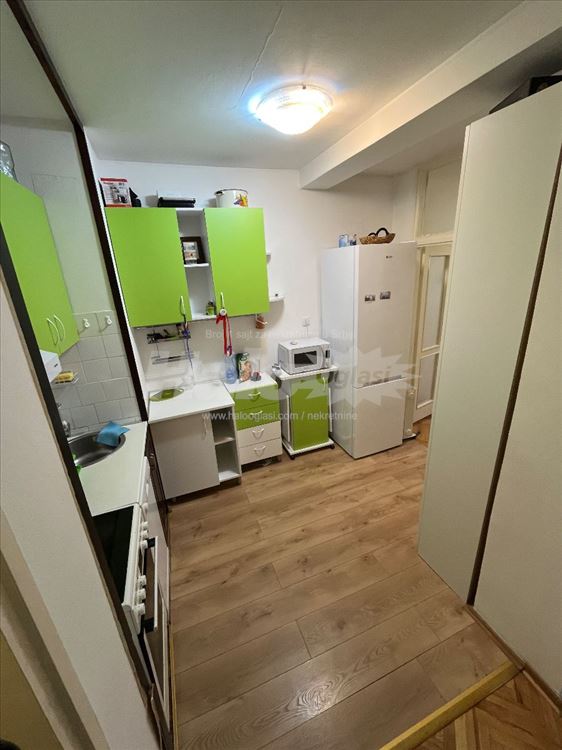 KARABURMA - 42m2 + terasa, namešten, odmah useljiv — 2