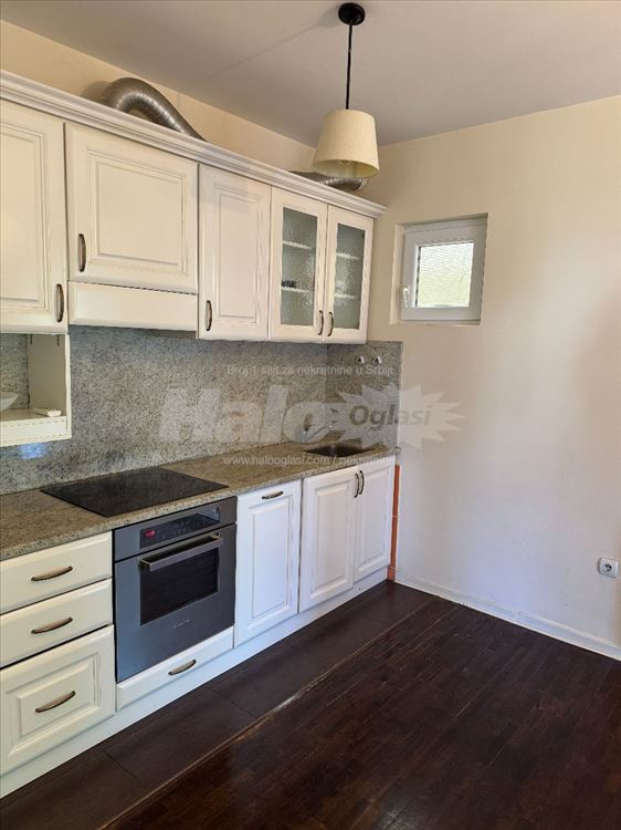 Karaburma, funkcionalan, delimično opremljen-72m2 — 2