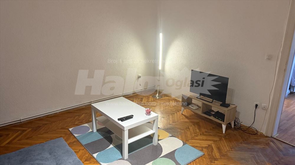 Karadjordjev Trg, Namesten stan — 3