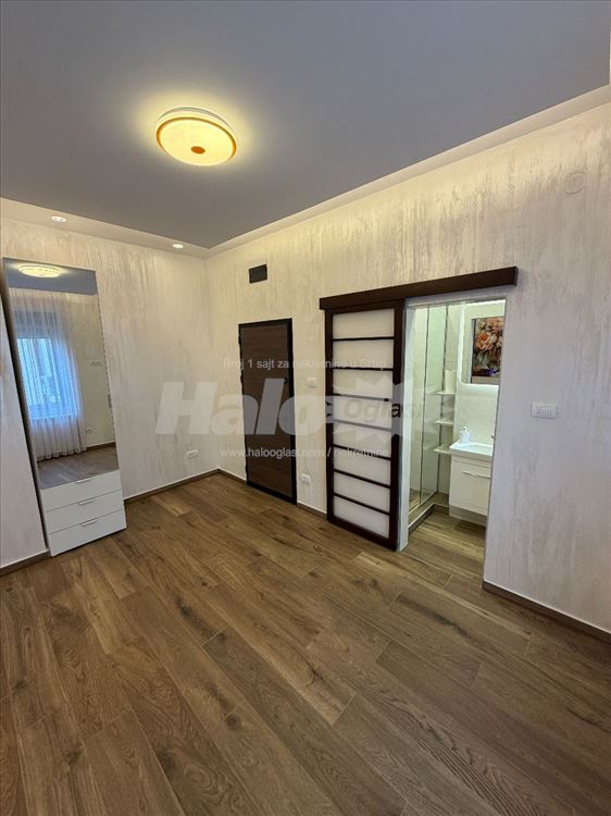 Knez Mihailova 25 — 2