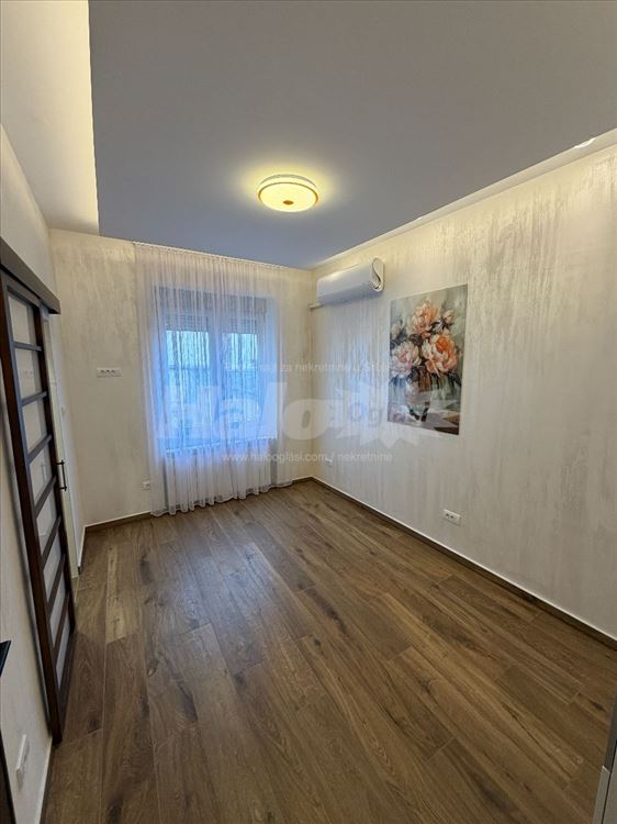 Knez Mihailova 25 — 3