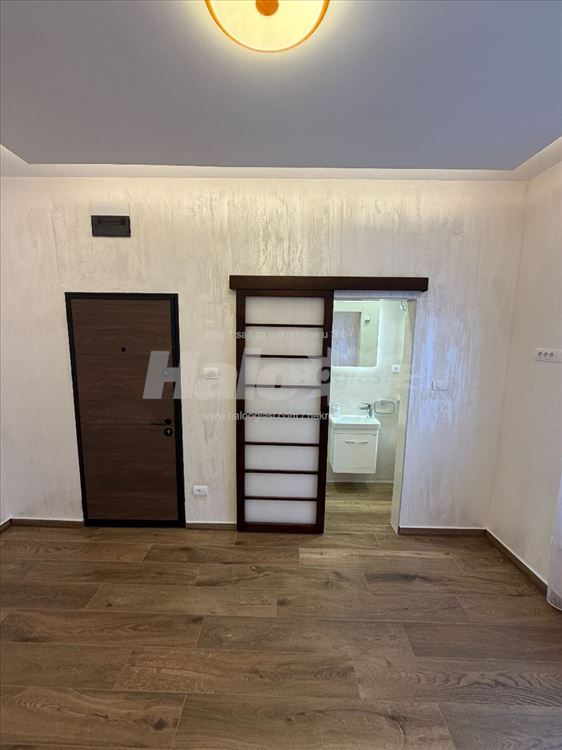 Knez Mihailova 25 — 5