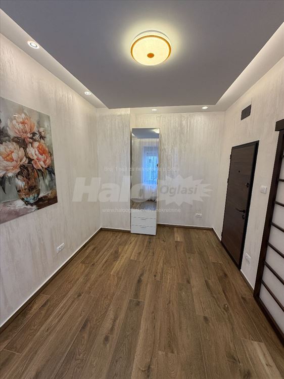Knez Mihailova 25 — 7