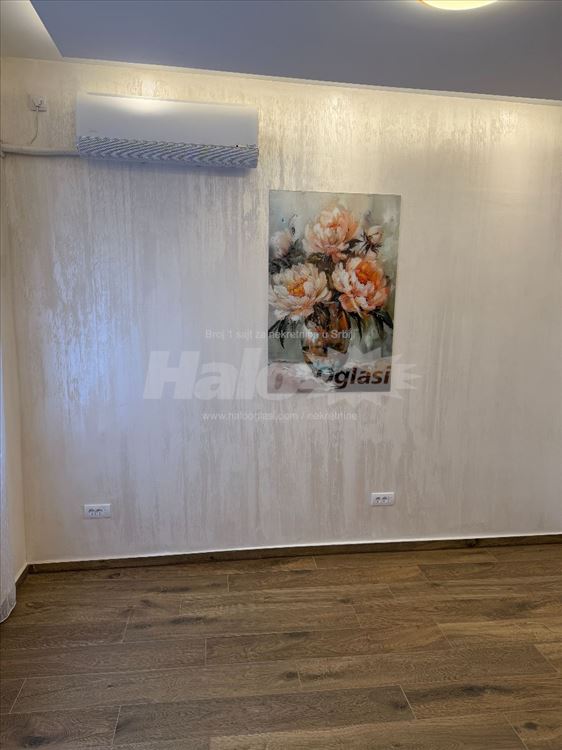 Knez Mihailova 25 — 8