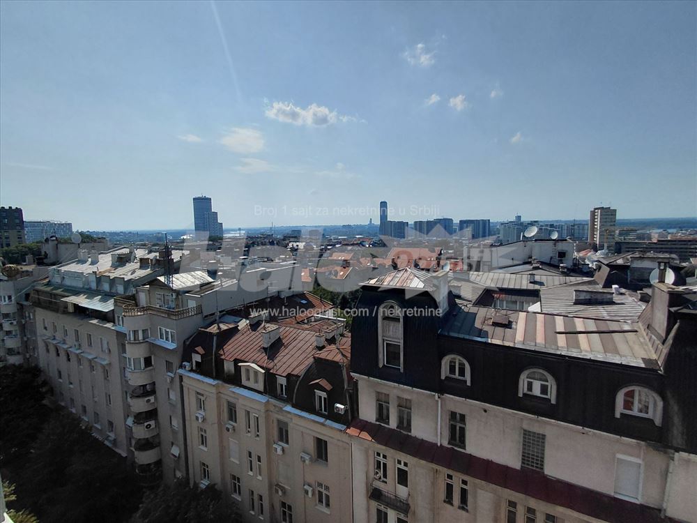 Komforan i svetao 4.0 stan na odličnoj lokaciji — 3