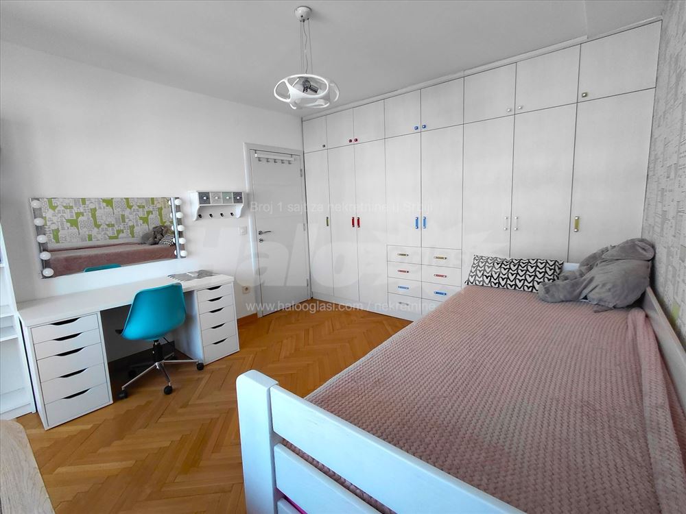 Komforan i svetao 4.0 stan na odličnoj lokaciji — 11