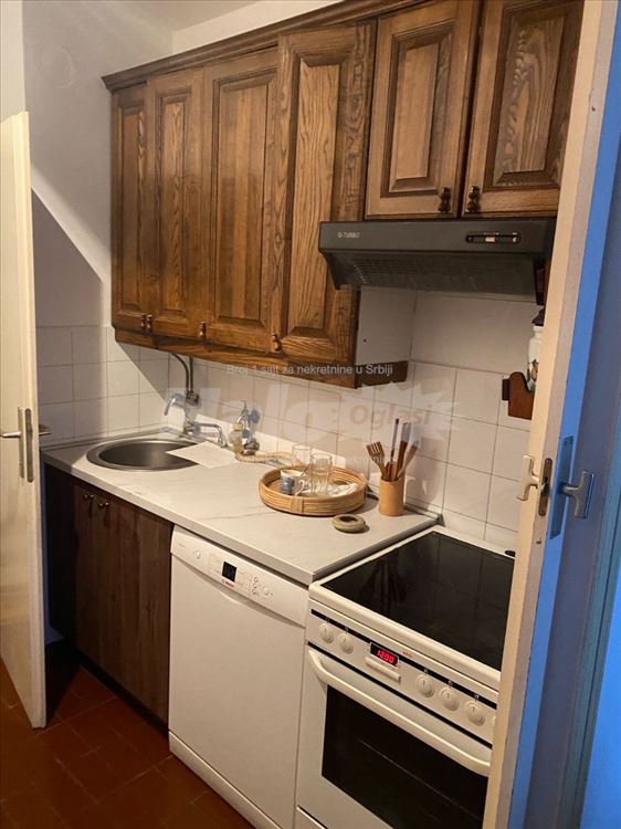Komforan stan u mirnom delu Banovog brda — 2