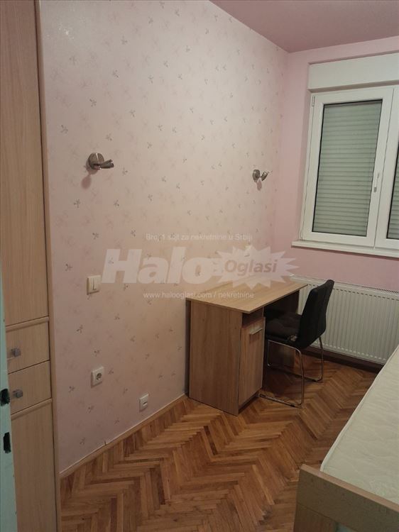 Kompleno namešten stan, na odličnoj lokaciji — 7