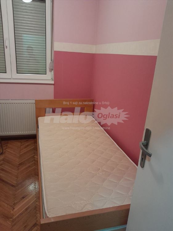 Kompleno namešten stan, na odličnoj lokaciji — 8