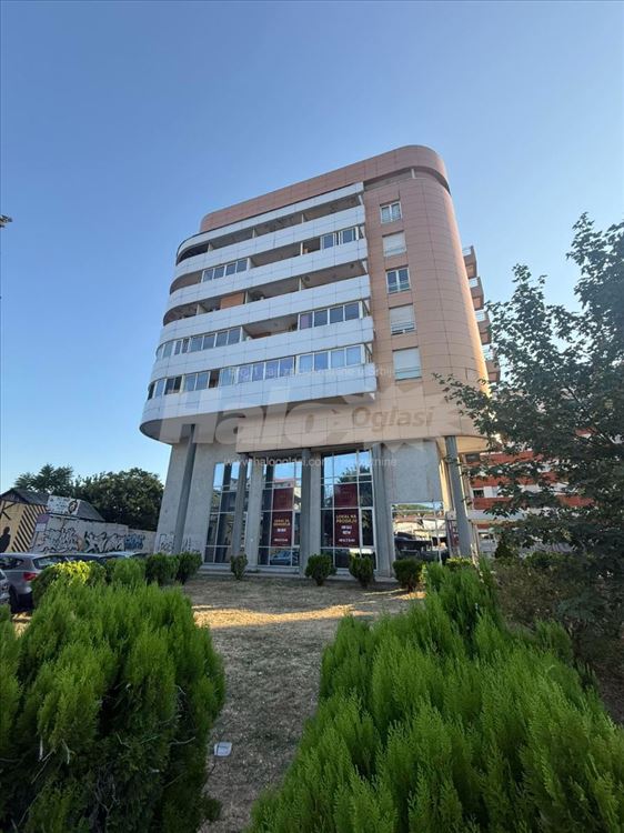Kompletno namestena garsonjera na Bulevaru — 2