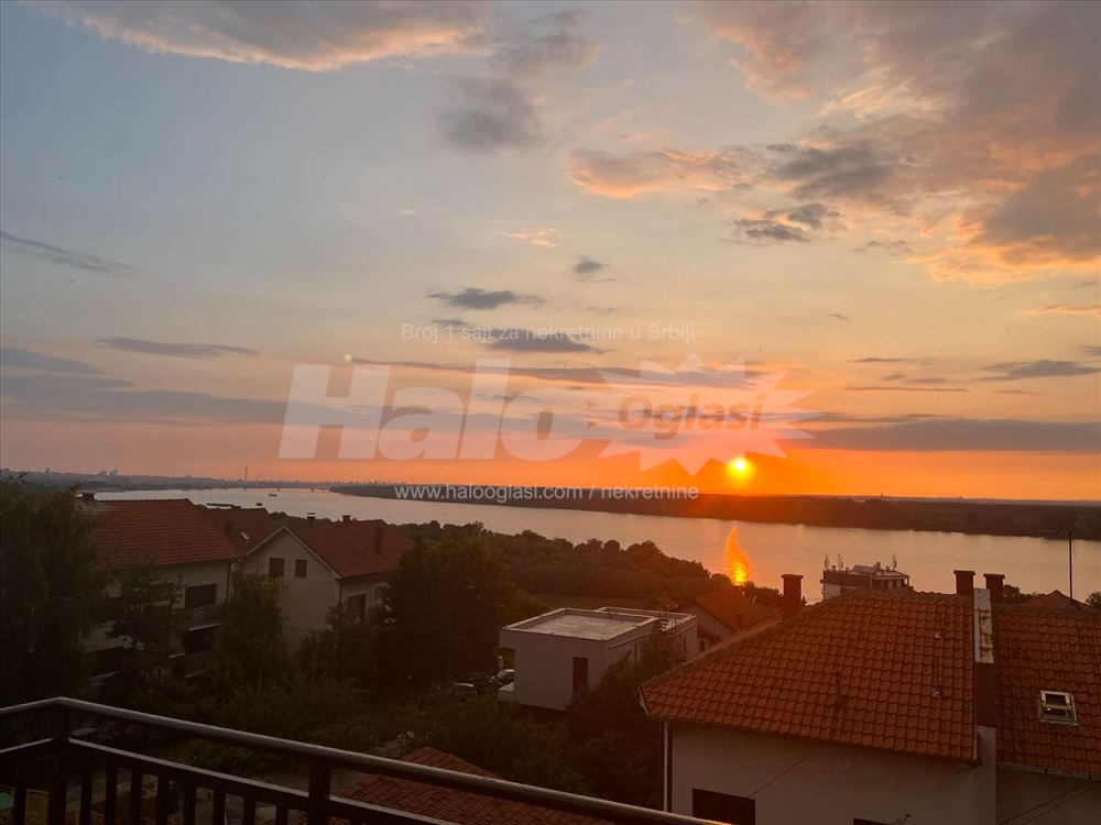 Kompletno namešten stan sa pogledom na Dunav — 2