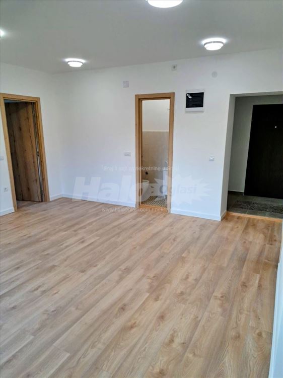 Kompletno renoviran 4.0 74m2 Ledinačka Zvezdara — 2
