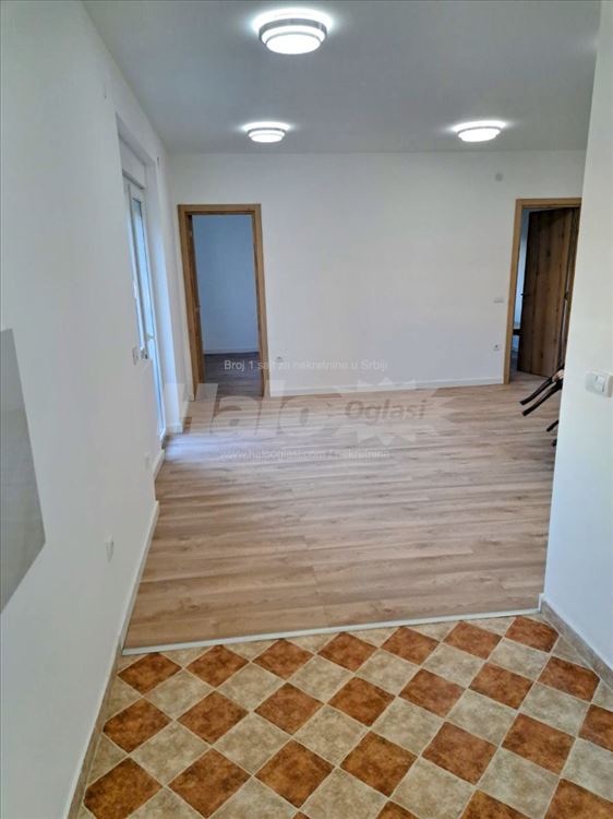Kompletno renoviran 4.0 74m2 Ledinačka Zvezdara — 4