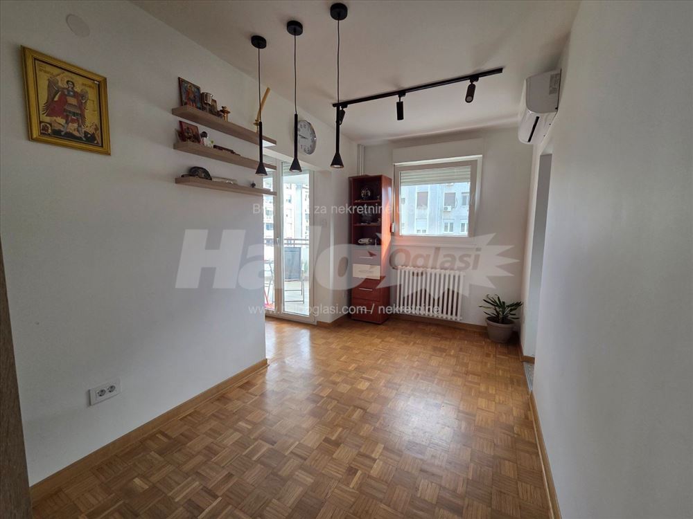 Kompletno renoviran, brzo useljiv — 4