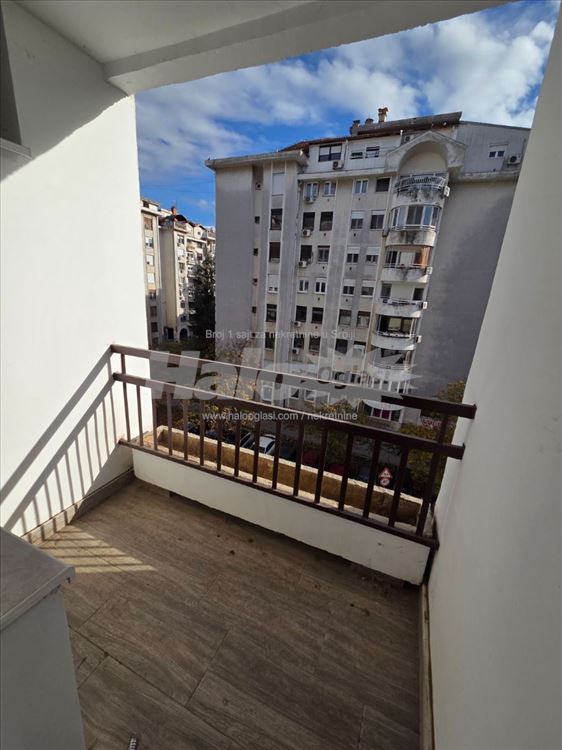 Kompletno renoviran, brzo useljiv — 8