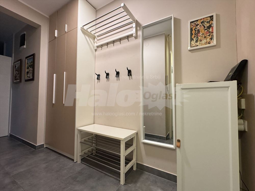 Kompletno renoviran i moderan porodičan stan — 5