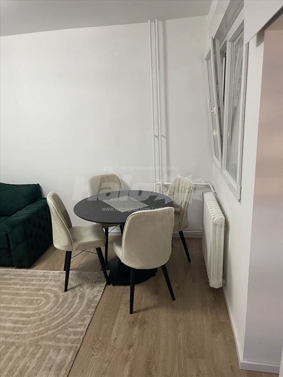 Kompletno renoviran jednoiposoban stan u Zemunu — 8