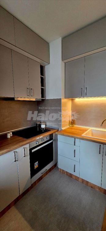 Kompletno renoviran komforan dvosoban stan — 15