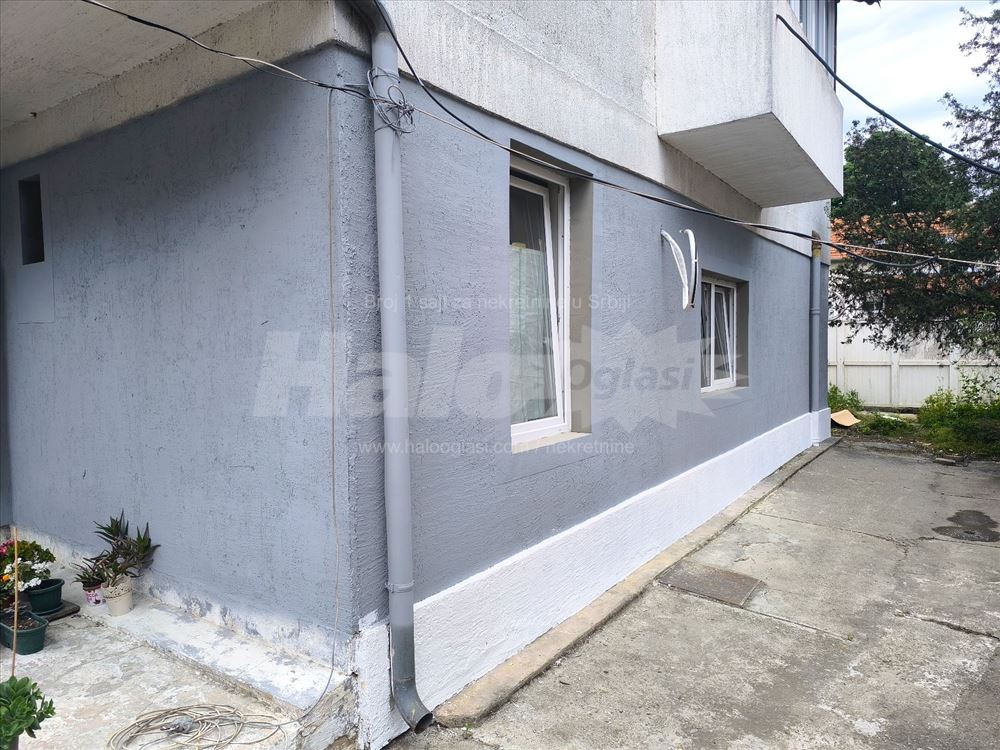 Kompletno renoviran stan na odličnoj lokaciji — 9