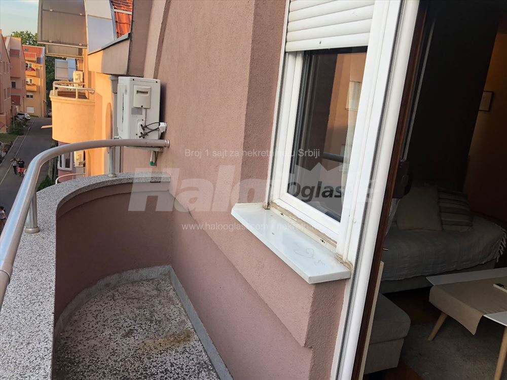 Kompletno sređen jednoiposoban stan sa parkingom — 11