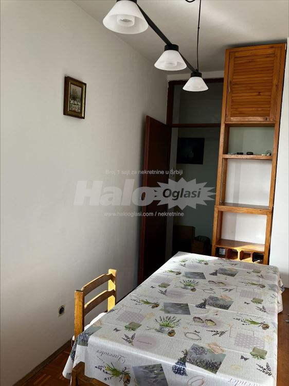 Konjarnik, ugao Ustaničke i Vojislava Ilića — 10