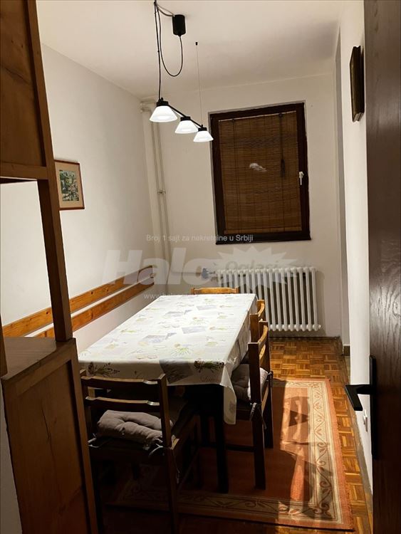 Konjarnik, ugao Ustaničke i Vojislava Ilića — 11