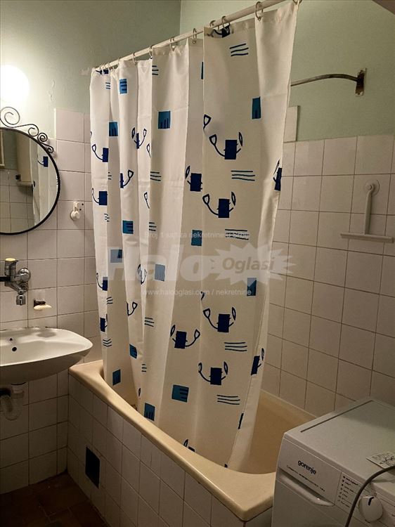 Konjarnik, ugao Ustaničke i Vojislava Ilića — 15