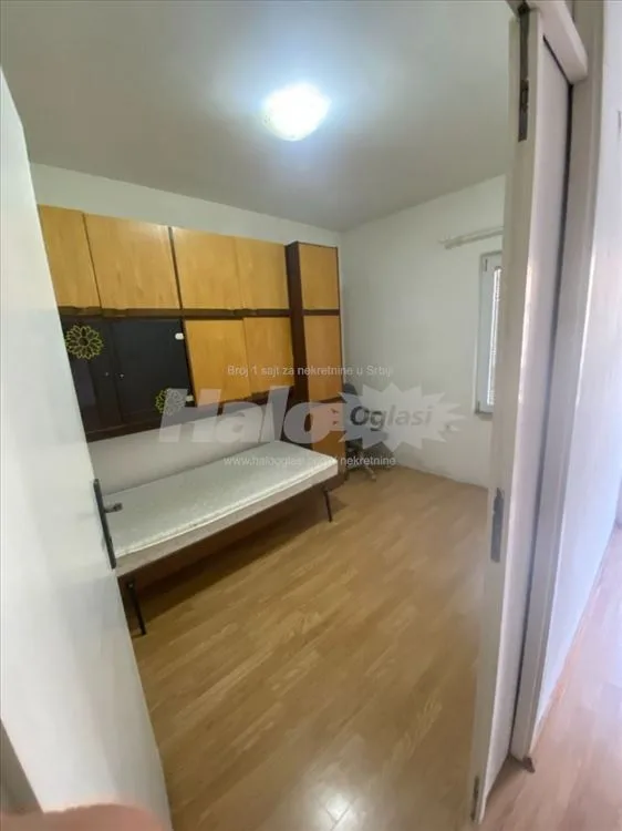 Krnjaca zgrada Moccarta i kafica krug 53M2 — 2