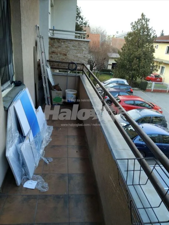 Krnjaca zgrada Moccarta i kafica krug 53M2 — 3