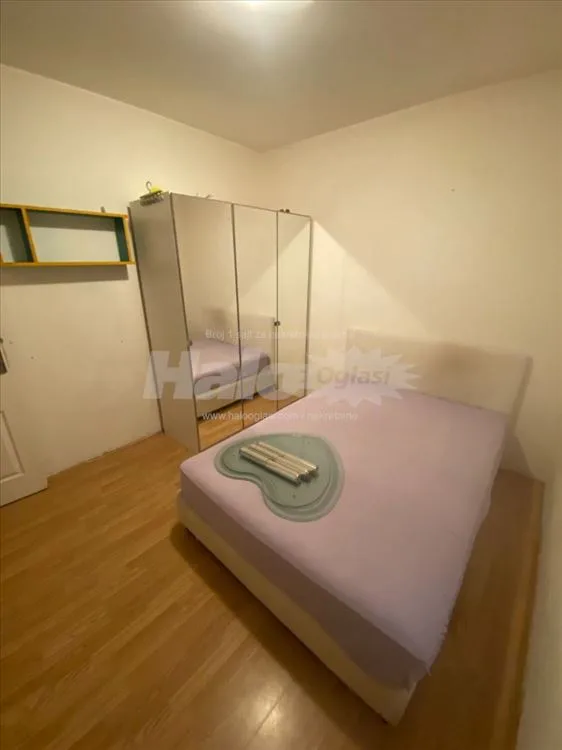 Krnjaca zgrada Moccarta i kafica krug 53M2 — 5