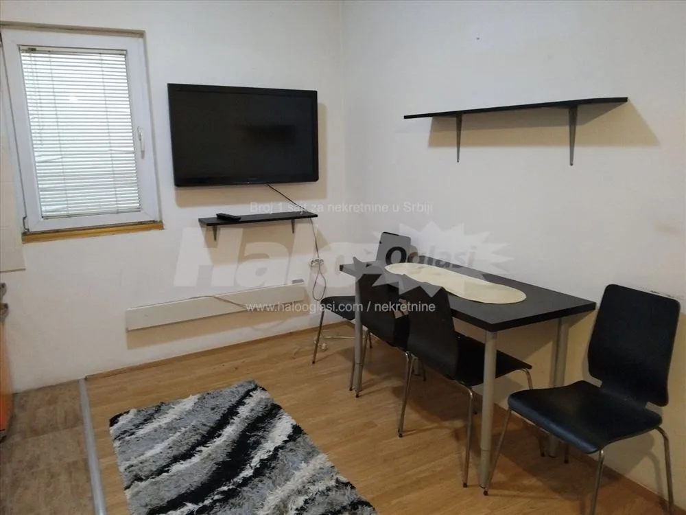 Krnjaca zgrada Moccarta i kafica krug 53M2 — 6