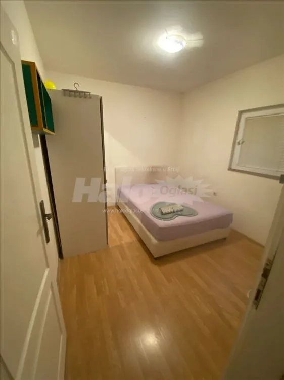 Krnjaca zgrada Moccarta i kafica krug 53M2 — 9