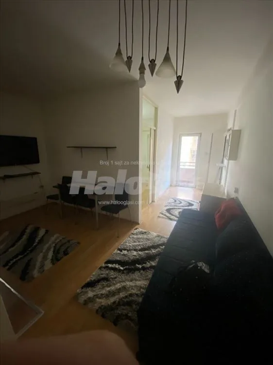 Krnjaca zgrada Moccarta i kafica krug 53M2 — 11