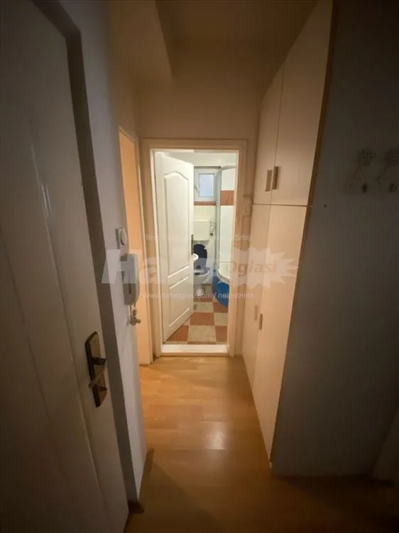 Krnjaca zgrada Moccarta i kafica krug 53M2 — 12