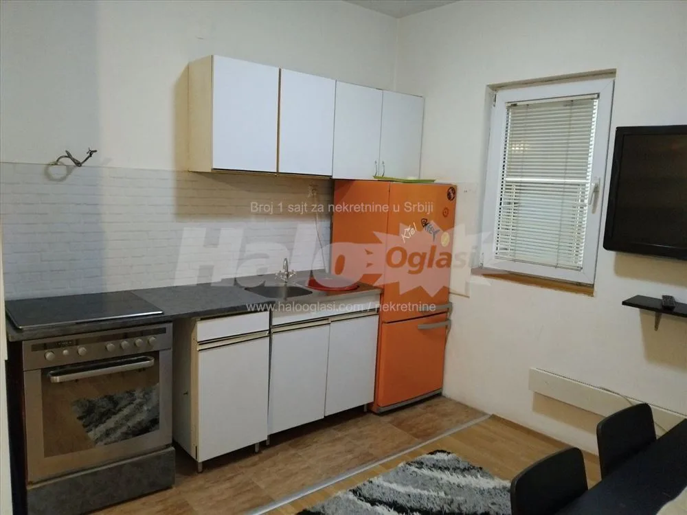 Krnjaca zgrada Moccarta i kafica krug 53M2 — 13