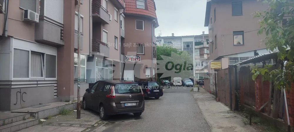 Krnjaca zgrada Moccarta i kafica krug 53M2 — 14