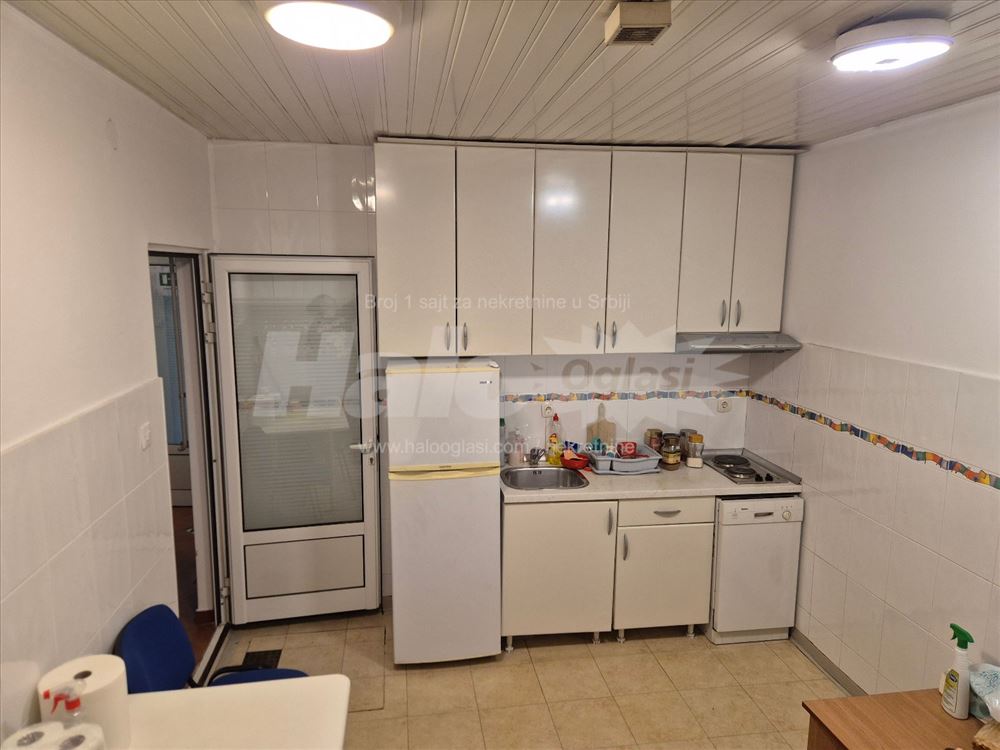 Krunska, kanc, predratna vila, sa zasebnim ulazom — 7