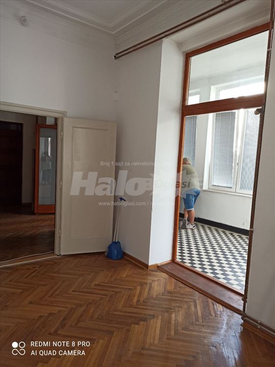 Krunska kod Madjarske ambasade 132m2 — 2