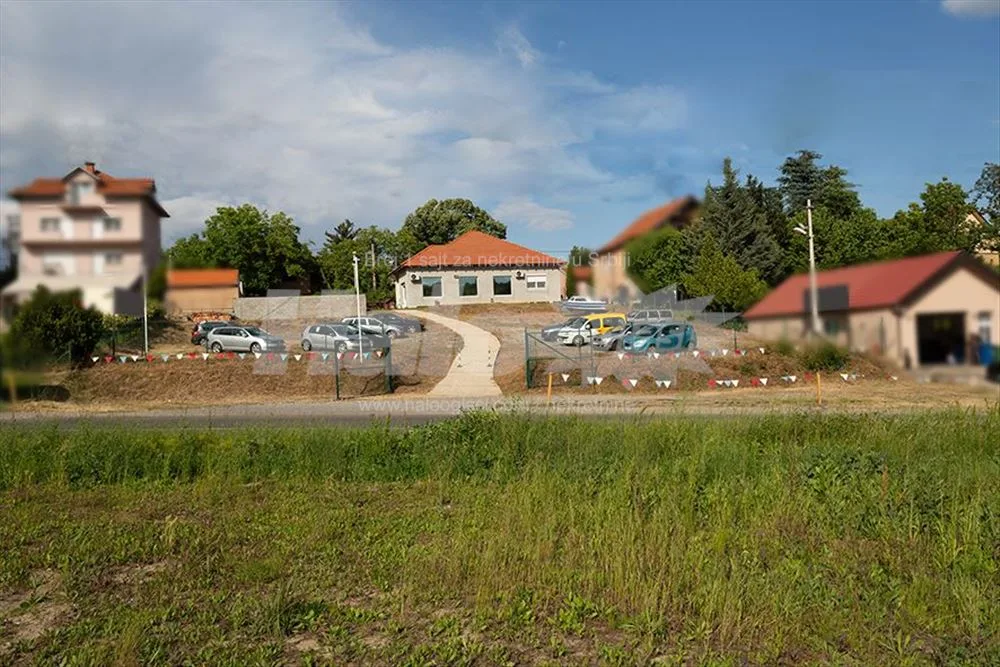 Kuća 260 m² sa poslovnim prostorom, plac 19 ari — 2