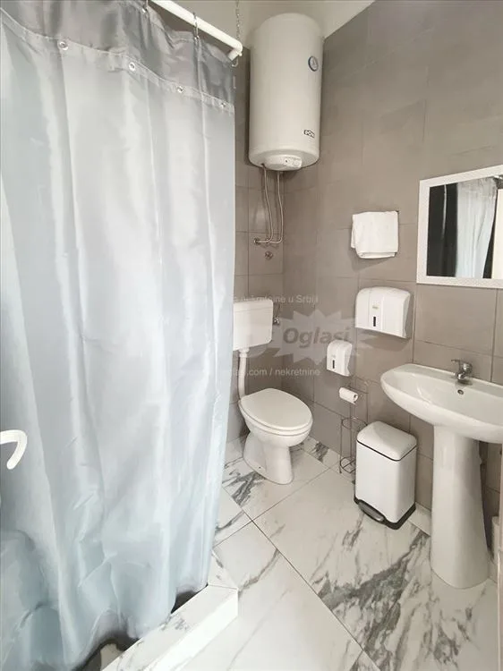 Kuća 260 m² sa poslovnim prostorom, plac 19 ari — 10