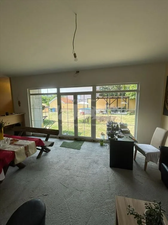 Kuća 260 m² sa poslovnim prostorom, plac 19 ari — 15