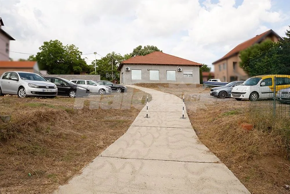 Kuća 290 m² sa poslovnim prostorom, plac 19 ari — 3